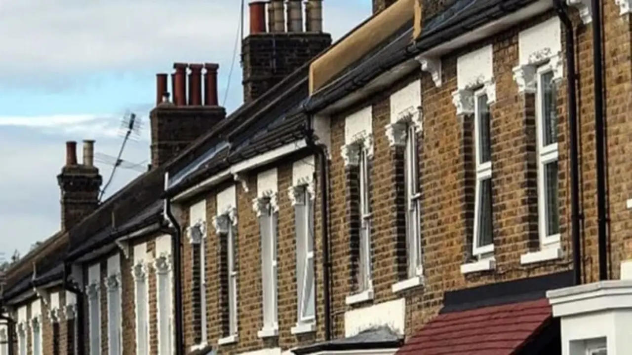 انتعاش مرتقب.. سوق العقارات البريطاني يسجل مستويات نمو جديدة مع زيادة الطلب